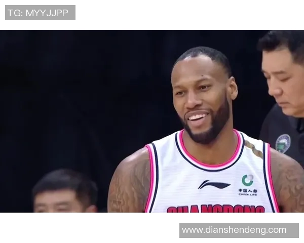 罗伯特-高登成为CBA热门话题,球迷大赞其出色表现 罗伯特-高登成为CBA热门话题,球迷大赞其出色表现